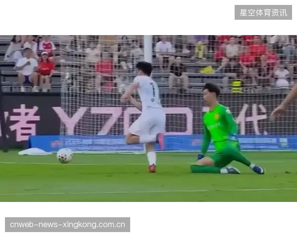 反越位精准破门引发全场欢呼声浪——一场足球比赛中的瞬间震撼